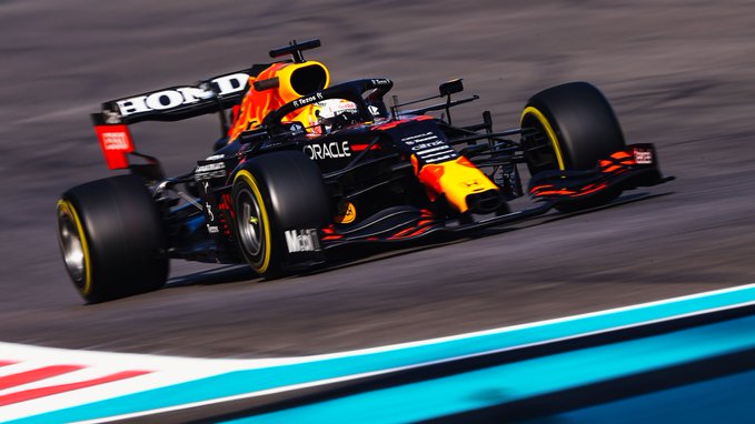 Holandês foi perfeito no Q3 e terá Hamilton ao seu lado na primeira fila. Foto: Red Bull Racing Honda