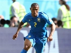 Douglas Costa sofre lesão na coxa e desfalca o Brasil contra a Sérvia