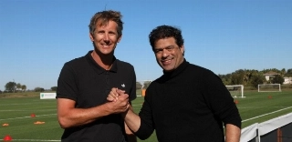 Raí encontra Van der Sar em treino do São Paulo, nos Estados Unidos