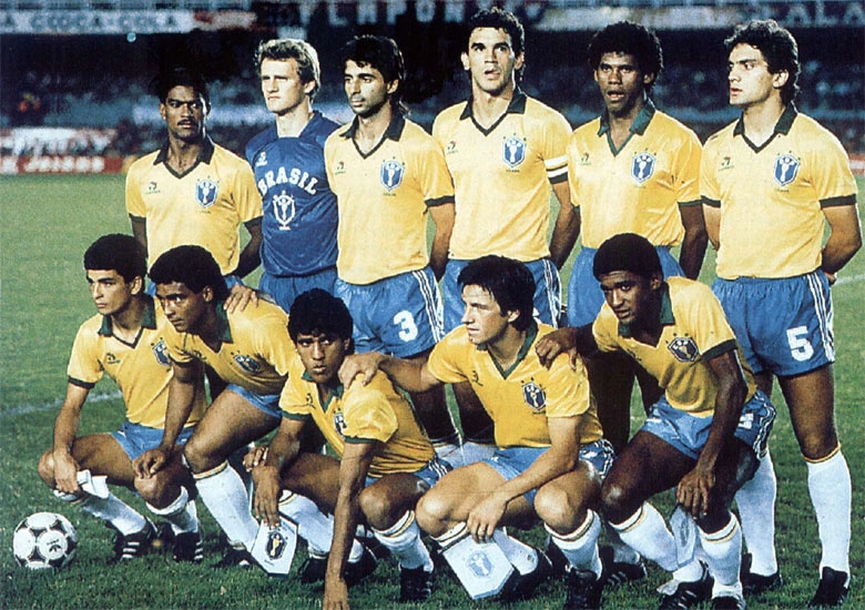 Em pé: Mazinho, Taffarel, Mauro Galvão, Ricardo Gomes (capitão), Aldair e Branco. Agachados: Bebeto, Romário, Silas, Dunga e Valdo