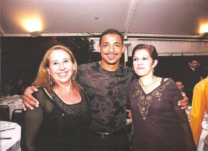 Vampeta e seu marcante bigodinho com Lenice Magnoni Neves, à direita (esposa de Milton Neves) e uma amiga de Lenice