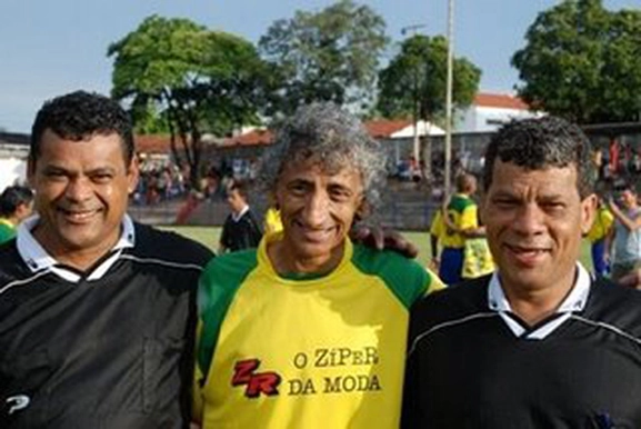 Rosemiro, que continua fininho, não deixa de bater sua bolinha, agora entre os veteranos. Foto enviada por Adriano Ferreira