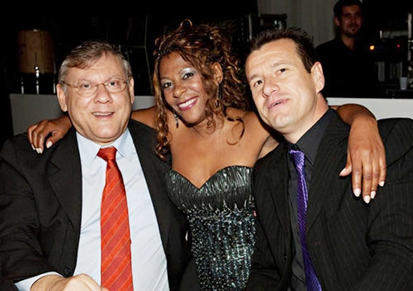 Milton Neves, Marina Souza (mãe de Robinho) e Dunga na bela festa de casamento de Robinho e Vivian no Hotel Casa Grande, no Guarujá, em 09 de julho de 2009