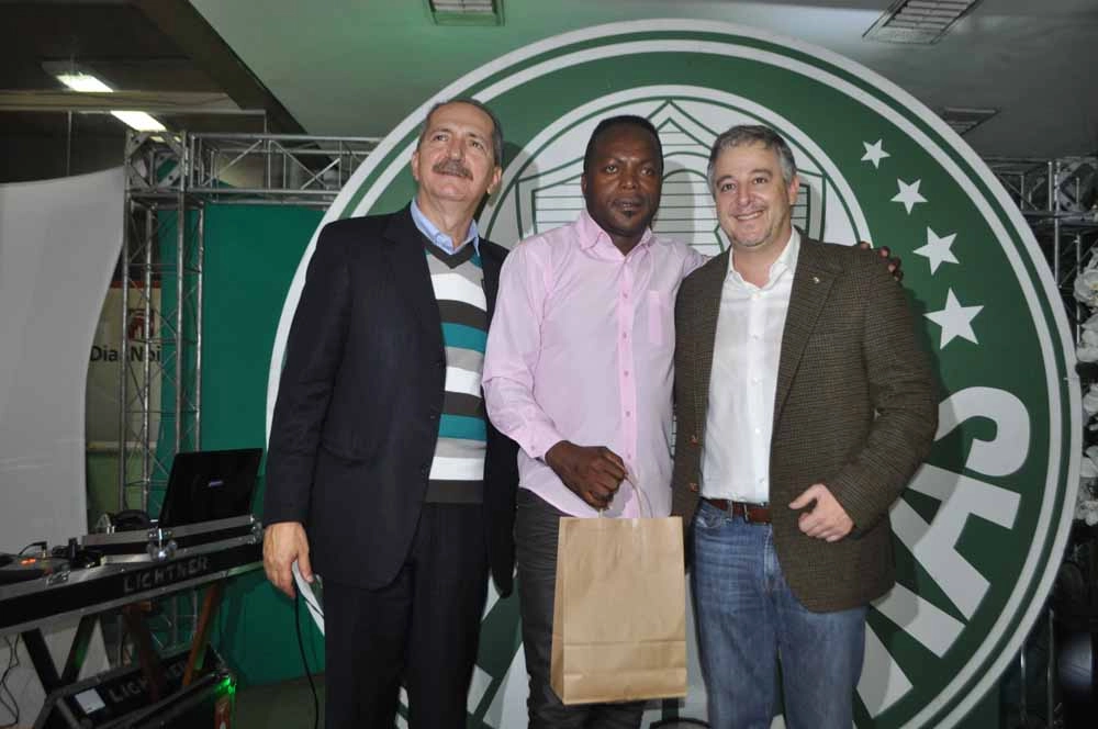 Aldo Rebelo, Osmir e Paulo Nobre na festa em homenagem aos ex-jogadores do Palmeiras, em 20 de setembro de 2014, no restaurante do Parque Aquático do Palestra Itália. Foto: Marcos Júnior/Portal TT