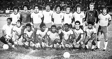 Seleção brasileira olímpica de 1975. Em Pé: Rosemiro, Zé Carlos (goleiro ? Botafogo-RJ), Mauro Campos, Bianqui, Tecão, João Alfredo (ex-Atlético Mineiro), Edinho, Carlos e Chico Fraga. Agachados: Nokaute Jack, Marcelo, Cremilson (ex-Botafogo-RJ e São Bento), Cláudio Adão, Erivelton (ex-Fluminense e Cruzeiro), Tiquinho (ex-Botafogo-RJ), Alberto Leguelé (ex-Bahia e Flamengo) e Santos (ex-Flamengo). O treinador deste time era Zizinho