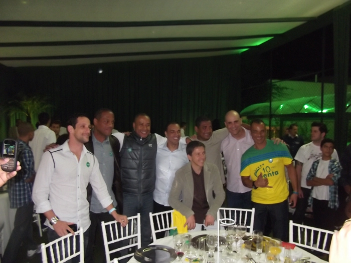 Da esquerda para a direita, Belletti, Ronaldão, Paulo Sérgio, Denílson, Juninho Paulista (à frente), Vampeta, Marcos e Cafu. Foto enviada por Diego Abib