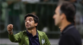 Abel Ferreira comanda o Alviverde neste domingo. Foto: Cesar Greco/Palmeiras