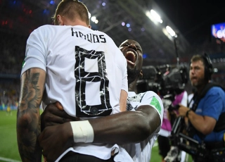 A vitória por 2 x 1 evita a precoce eliminação alemã e embola o Grupo F