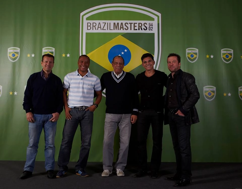 Dunga, Paulo Sérgio, Carlos Alberto Torres, Ricardo Rocha e Lothar Matthaus posaram juntos para a foto. Foto: Reprodução/Facebook