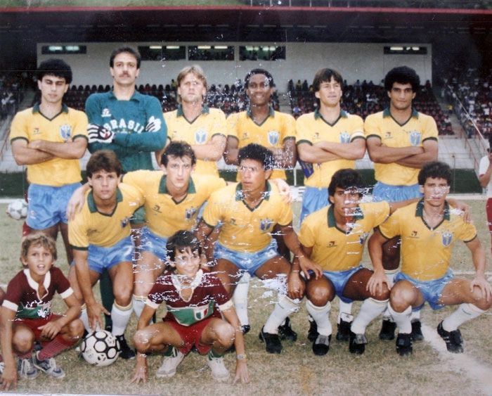 Em pé, da esquerda para a direita: Polaco, Walter Dib, Henrique, Everaldo, Dunga e Dida. Agachados, da esquerda para a direita: Mauricinho, Renê, Joãozinho, Gilmar e Paulinho.