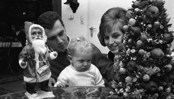 Beckenbauer celebra o natal com a família. Foto: Reprodução/Twitter.com/AntiqueFootball