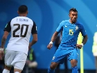 Decepção em 2014, Paulinho fica longe do gol e ainda tenta se achar na Copa