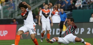 Taison nega uso de maconha após foto suspeita: "Cuido do meu corpo"