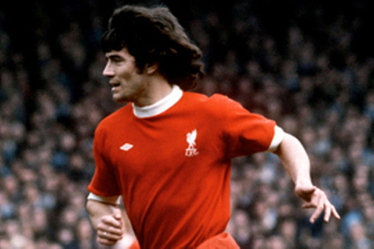 Pelo Liverpool, clube que defendeu por mais tempo, entre 1971 e 1977. Foto: Divulgação