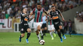No sufoco, o Corinthians conseguiu eliminar o Fluminense. Foto: LUCAS MERÇON/FLUMINENSE F.C.