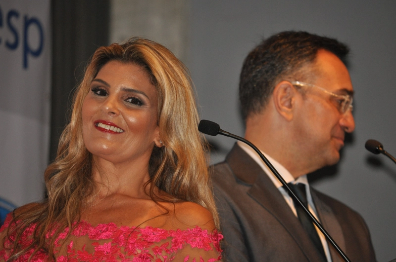 Alessandra do Valle (filha de Luciano) ao lado de Mauricio Noriega em 7 de dezembro de 2018, no Museu do Futebol, no Pacaembu, dia da 35&ordf; edi&ccedil;&atilde;o do Trof&eacute;u Aceesp, Foto: Marcos J&uacute;nior Micheletti/Portal TT