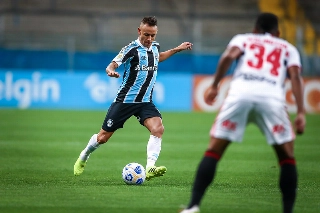 Jogador de 36 anos já foi liberado pelo Grêmio e está livre para acertar com um novo clube. Foto: Lucas Uebel/Grêmio