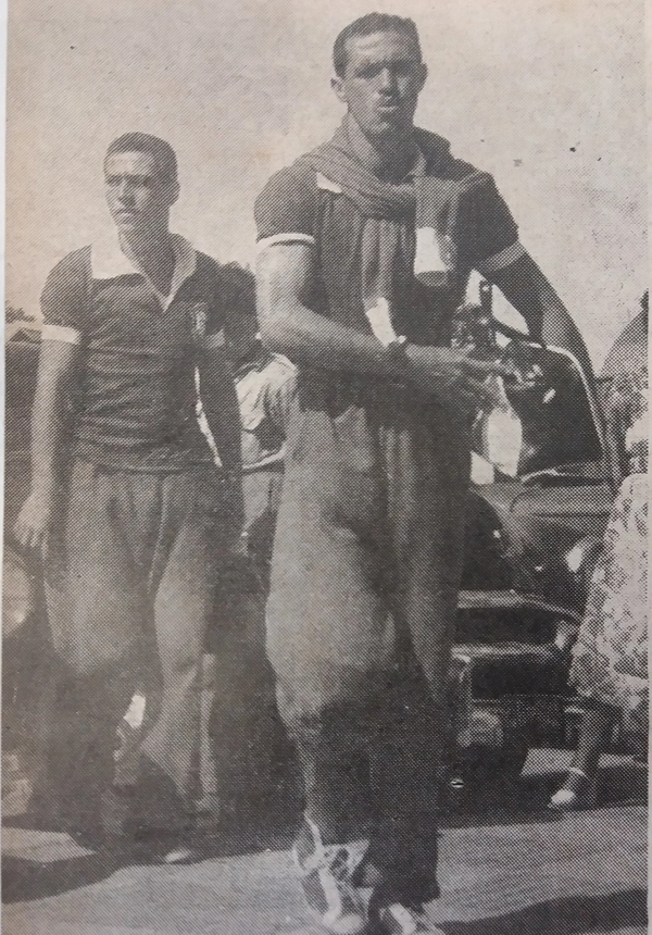 Haroldo e Ademir chegando na concentração do Brasil para o Sul-Americano de 1953, no Peru, em foto da Revista Esporte Ilustrado, 779
