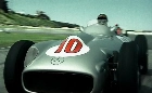 Olhos no retrovisor: Juan Manuel Fangio, saudoso pentacampeão da F1, homenageado pela petrolífera argentina