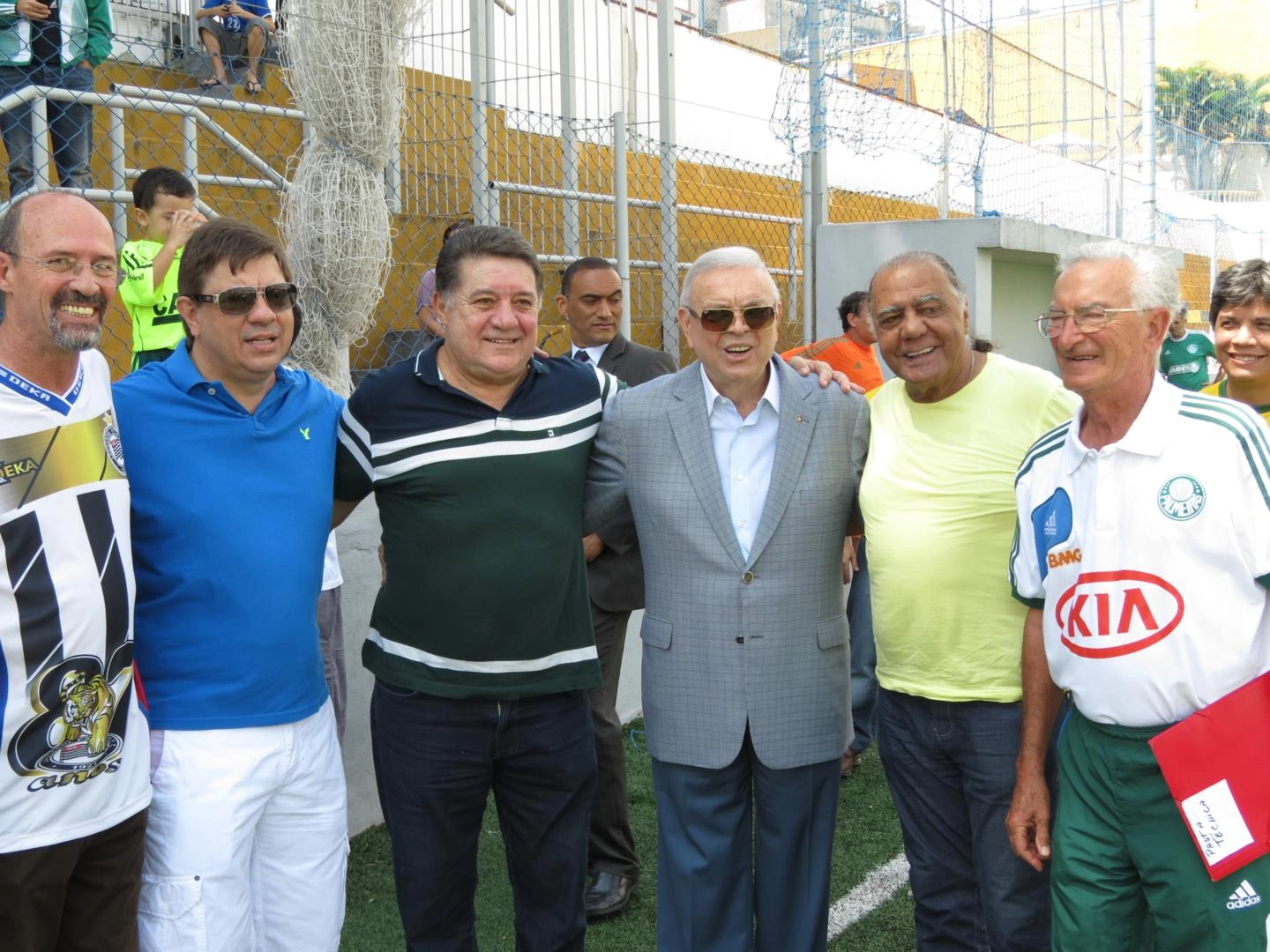 Em 29 de março de 2014, na reinauguração do Estádio do Lausane, na zona norte da capital paulista. Da esquerda para a direita: o segundo é Nelo Rodolfo, seguido por Leivinha, José Maria Marin, César Maluco e Dudu. Foto enviada por Joaquim Gil 