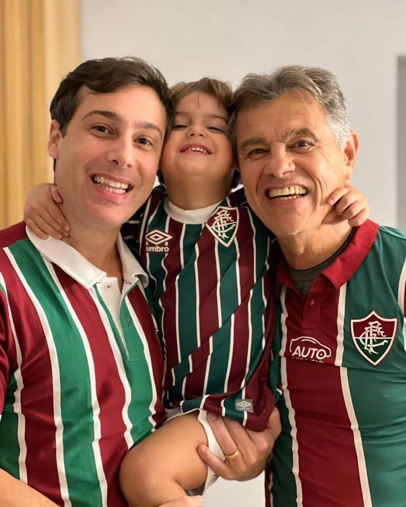 Bem acompanhado, do filho e do neto. Foto: arquivo pessoal de Edinho