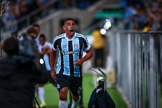 Aos 36 anos, atacante desperta o interesse de seus ex-clubes. Foto: Lucas Uebel/Grêmio FBPA