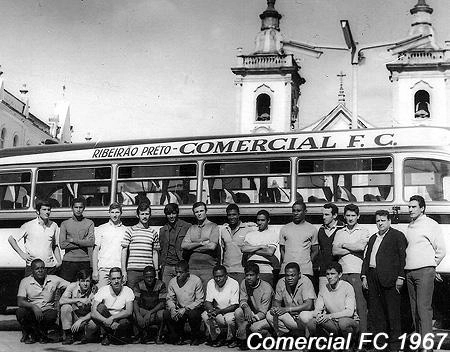 Veja a delegação do Comercial de Ribeirão Preto que foi para Aparecida do Norte e venceu o time da cidade pelo placar mínimo. EM PÉ: da direita pra esquerda: o técnico Valdemar Carabina (ex-zagueiro do Palmeiras), o diretor Arlindo de Oliveira Valada, o roupeiro Armando Pessoa, Antoninho, Zé Roberto, Waldemar, Carmo, Tomires, Taquito, Luiz Celso, Pascoalim, Luizão e Luiz. AGACHADOS: Juvenal, Piter, Romeu, Wilson Botão, Niltinho, Jesuíno, Renato, Pepe e Gerônimo  