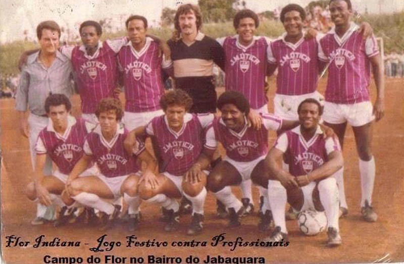 Equipe do Flor Indiana no final dos anos 80. Em pé, da esquerda para a direita: Mazaferro, Ataliba, Teodoro, Rafael, Wagner Basílio, Ivan e Raphael. Agachados: Pita, Eriberto, Pedro Rocha, Botu e Jaiminho. Foto: arquivo pessoal de Rafael Cammarota