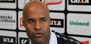 Figueirense precisa vencer, e Marços Assunção encara pressão como 'normal'