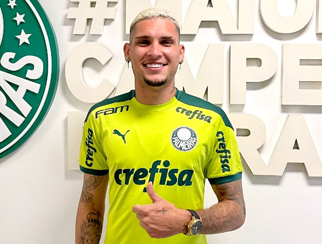 Centroavante de 21 anos assinou até 2026 com o Verdão. Foto: Klaudia Kalinin/Palmeiras