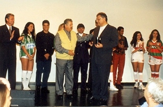 O dia em que Milton Neves apresentou o prêmio "Melhores do Paulistão", do Diário Popular