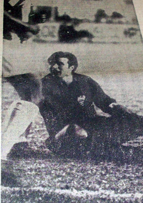 Goleiro Tomires, do Comercial de Ribeirão Preto, após mais um gol do Santos na goleada de 5x0 em 1968 na Vila Belmiro. Foto enviada por Walter Roberto Peres