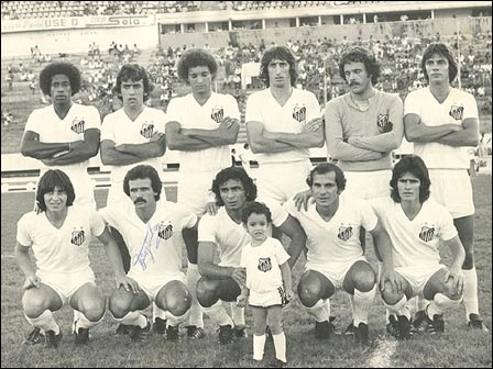 Campeonato Brasileiro 1978 - Santos F.C. Estádio Arruda - Recife - Santos 1 X 1 Portuguesa Em Pé: Gilberto, Nelson, Jacozinho, Fernando, William, Zé Carlos Agachados: Nilton Batata, Toinzinho, Reinaldo, Airton Lira, João Paulo