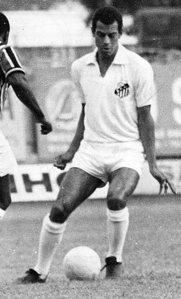 Carlos Alberto Torres defendeu o Santos entre 1965 e 1971. Foi emprestado ao Botafogo-RJ em 71 e retornou ao Peixe para ficar entre 1971 e 1974. Foto publicada no Facebook da ASSOPHIS