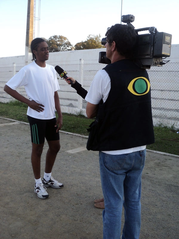 Atleta como seu pai João do Pulo, o triplista Pulinho almeja sucesso na carreira de saltador