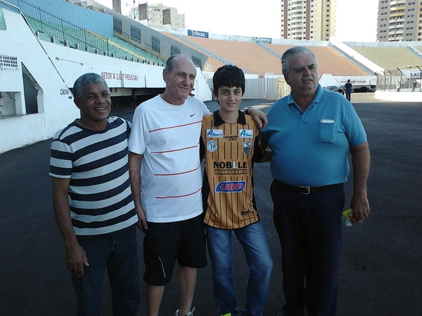 Da esquerda para a direita, Paulo Bin é o segundo e Tomires é o último. Foto envida por Tomires