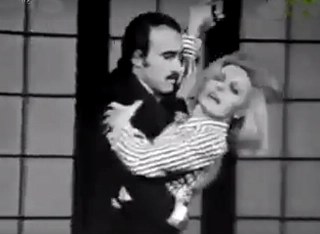 Olhos no retrovisor: Um saudoso piloto da Ferrari dançando tango e disputando corrida de autorama