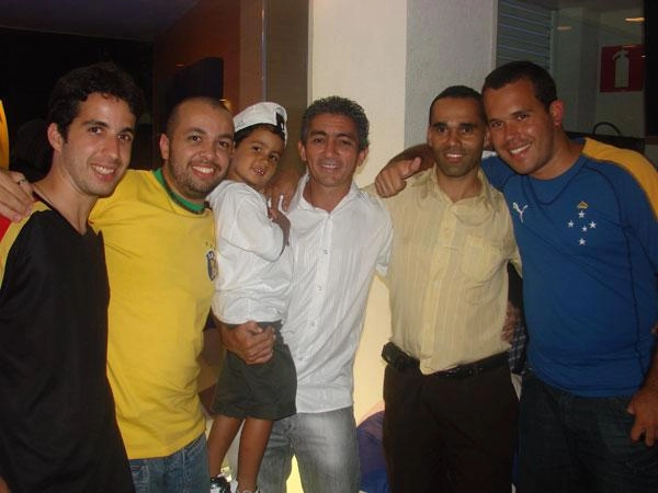 No começo de 2009, o bar temático do Cruzeiro em BH convidou os torcedores para conhecer o ex-lateral do clube, Nonato, e relembrar o período em que o potiguar defendeu a Raposa, nos anos 90. O evento foi um sucesso. Foto: Cruzeiro