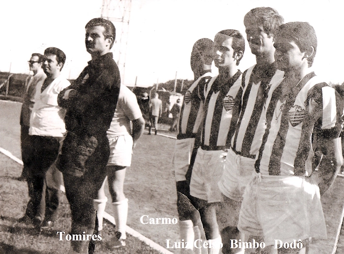 Da esquerda para a direita, Tomires (o terceiro), Carmo (o quinto), Luiz Celso, Bimbo e Dodô. Foto enviada por Tomires