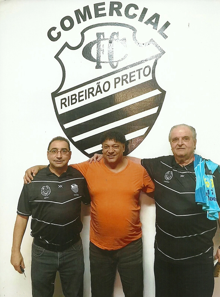 Encontro de craques, em 2017. Betinho, Paulo César Camassute e Tomires. Foto: Arquivo pessoal/Tomires