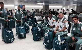 Flu chega a Miami, mas tem voo para Orlando cancelado e sofre em aeroporto