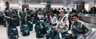 Em seu Twitter, o clube divulgou as dificuldades que tem passado no aeroporto de Miami e que aguarda a administração local para dar seguimento à viagem