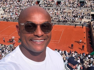 No &uacute;ltimo domingo, acompanhando a decis&atilde;o de Roland Garros. Foto: arquivo pessoal de Ewerthon