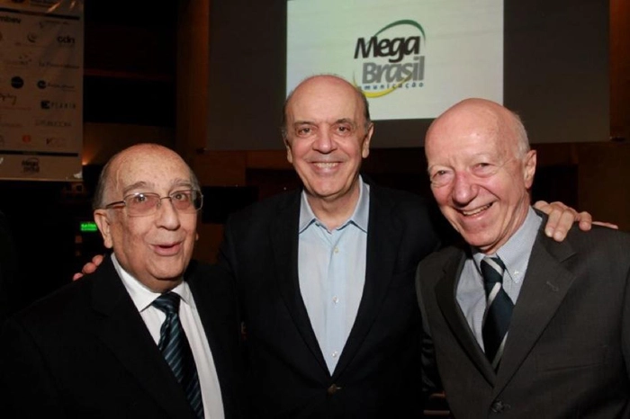 Seo Tuta, José Serra e Claudio Carsughi no Congresso Mega Brasil, em maio de 2012. Foto do livro 