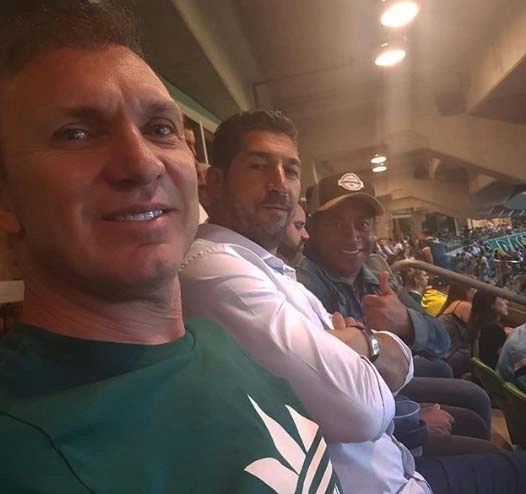 Em 3 de outubro de 2018, no Allianz Parque, os amigos Velloso, S&eacute;rgio e J&uacute;nior assistiram o Palmeiras vencer o Colo-Colo por 2 a 0, jogo v&aacute;lido pela Copa Libertadores da Am&eacute;rica. Foto: arquivo pessoal de Velloso