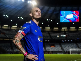 Zagueiro Maicon é uma das contratações recentes da raposa que foi procurada para negociar redução salarial. Foto: Gustavo Aleixo/Cruzeiro