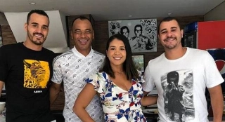 Danilo, à direita, de camiseta branca na imagem, tinha apenas 30 anos. Foto: Instagram de Cafu
