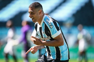 Artilheiro do Imortal na última temporada, o atacante deve seguir no clube. Foto: Lucas Uebel/Grêmio FBPA