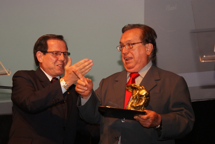 Com J.B. Telles, jornalista da CBF. Foto: Adilson Gomes Figueredo / Aceesp