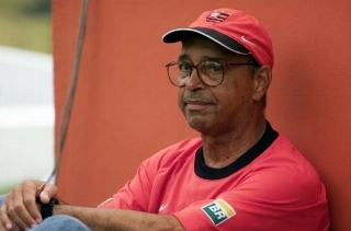 Saudade: Há dez anos morria Carlinhos Violino, ex-jogador e treinador do Flamengo